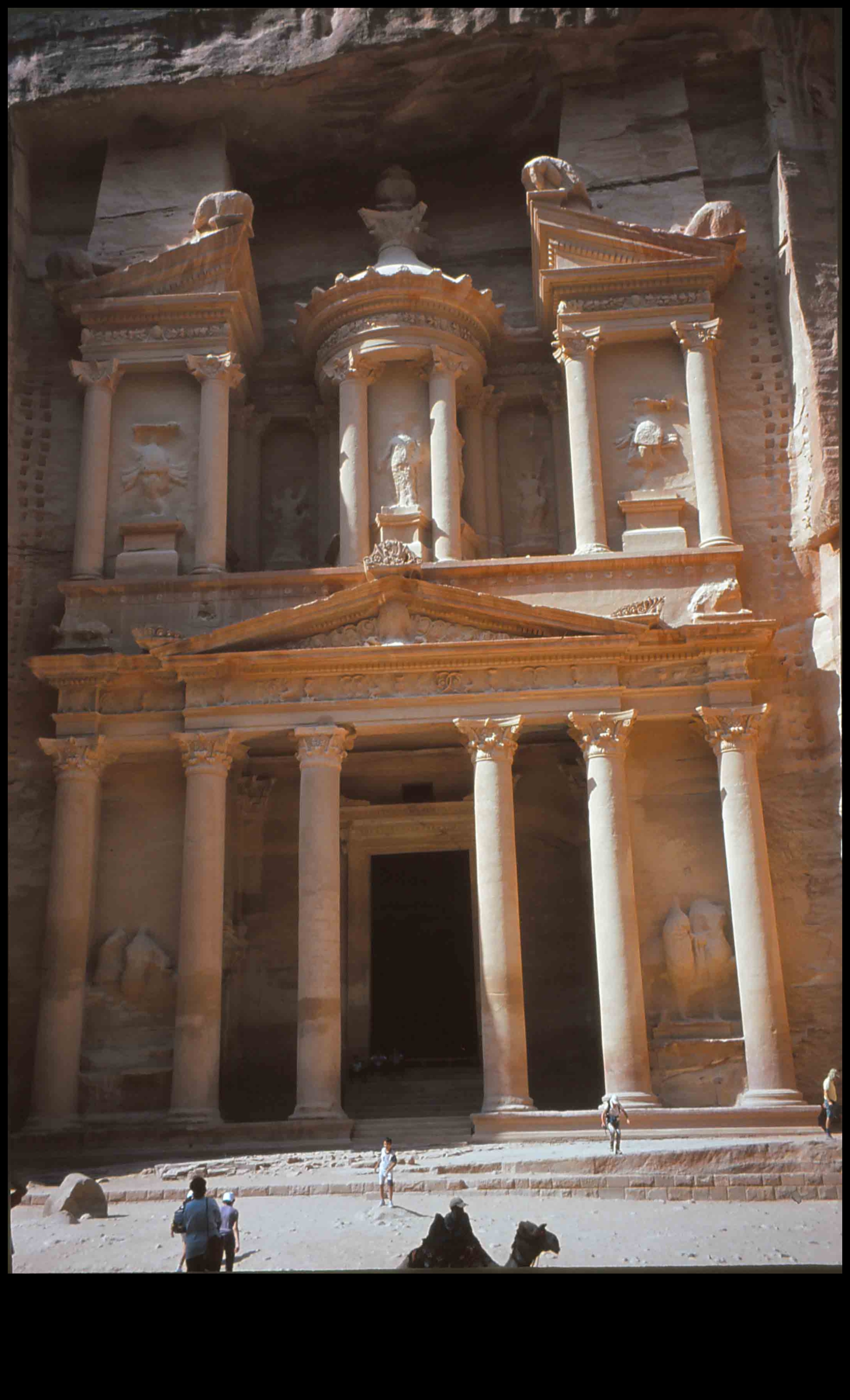 أقواس الأجداد: بوابة إلى الكنوز التاريخية في العالم