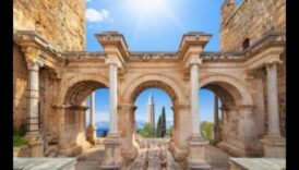 أقواس الأجداد: بوابة إلى الكنوز التاريخية في العالم