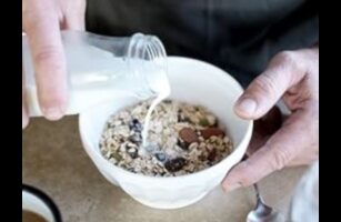 Morning Zen: ابدأ يومك بشكل صحيح مع حليب الشوفان الطازج