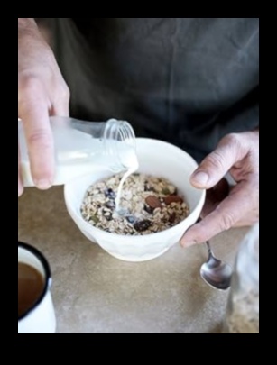 Morning Zen: ابدأ يومك بشكل صحيح مع حليب الشوفان الطازج